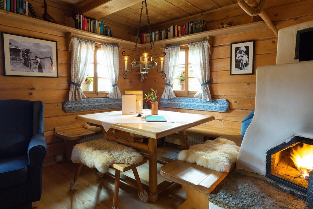 Almdorf Seinerzeit Hotel Wiedweg Szoba fotó